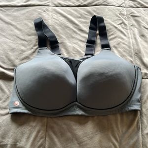 Livi wireless medium-impact sports bra size 46DD